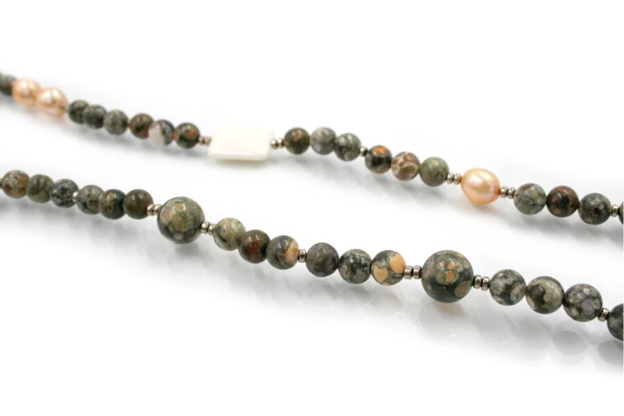 Collana fantasia Riolite, Perle, Ematite ed Osso con chiusura in argento 925‰ - immagine 2