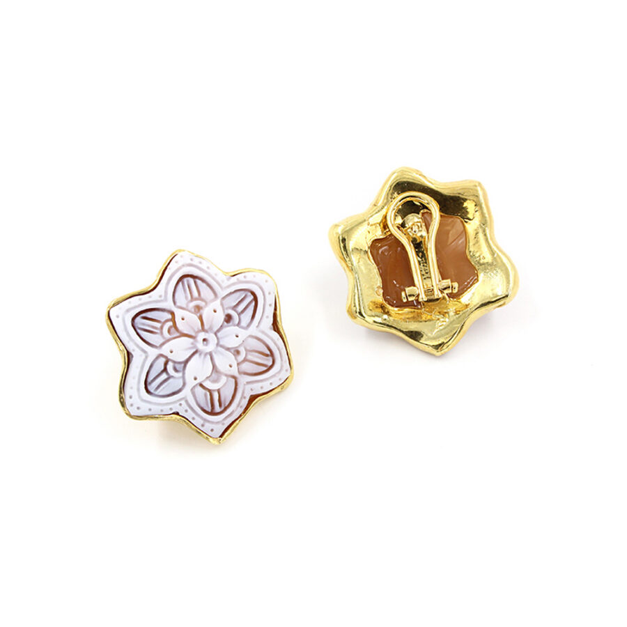 Coppie di orecchini in argento 925‰ con cammeo di conchiglia inciso a mano – Dorato