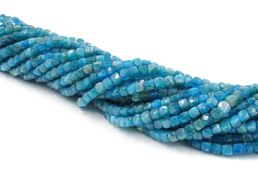 Apatite fili cubi sfaccettati 4mm