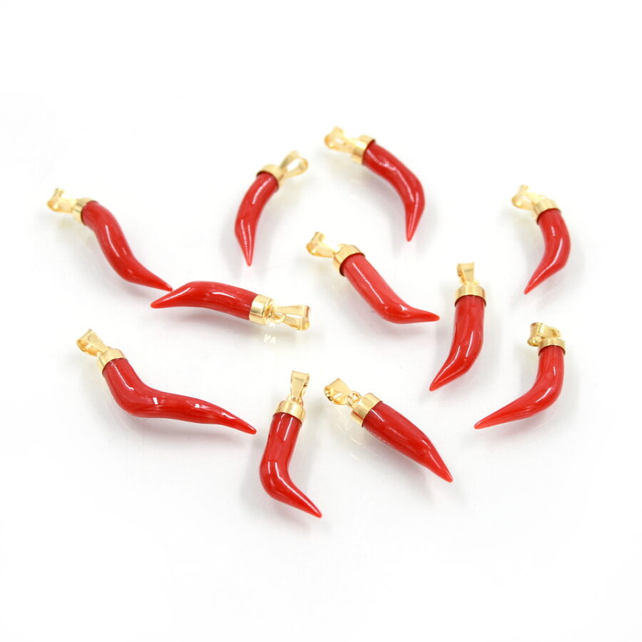 Cornetti portafortuna in corallo rosso montati in argento dorato 925‰ - immagine 3