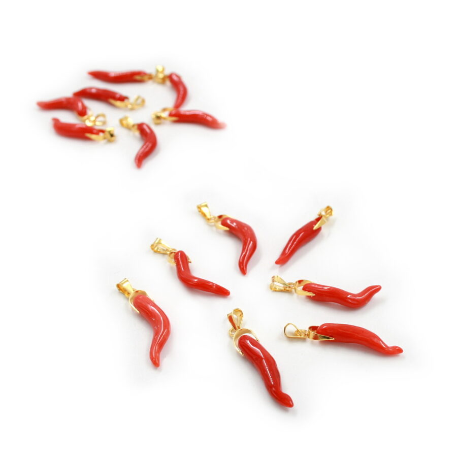 Cornetti portafortuna in corallo rosso montati con briglia in argento dorato 925‰