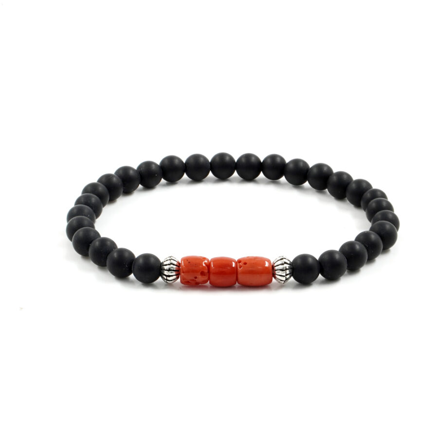 Bracciale elastico con agata nera satinata, corallo, elemento in argento 925