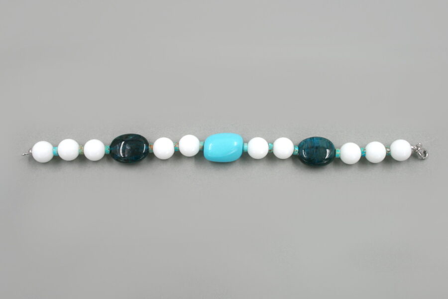 Bracciale agata bianca, diaspro imperiale, apatite e pasta di turchese e chiusura in argento 925‰