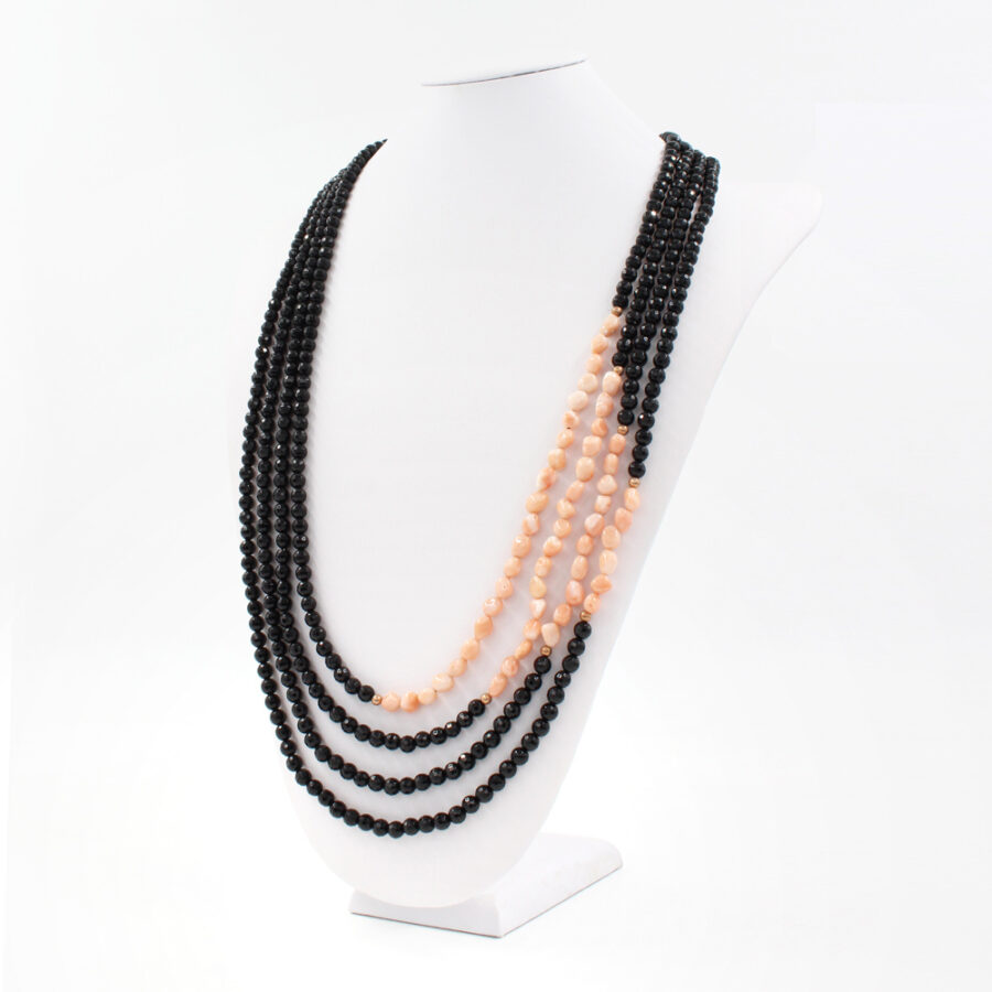 Collana Multifilo con agata nera, sassi di corallo rosa e elementi e chiusura in argento 925‰