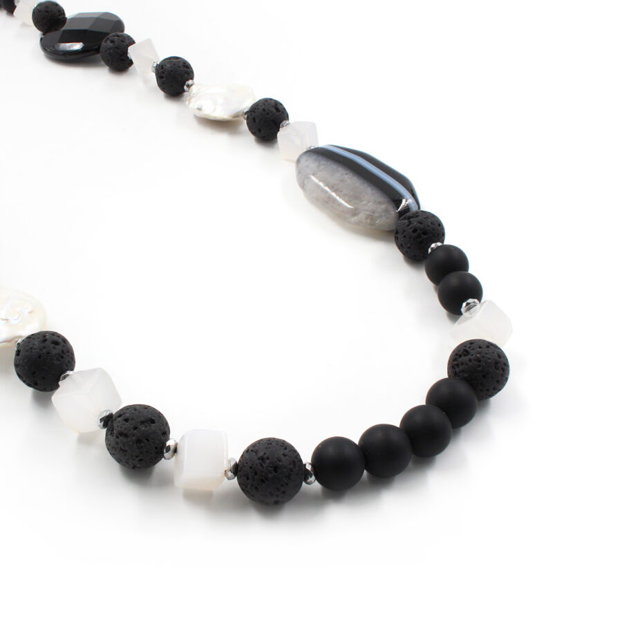 Collana in agata nera e striata, lava, agata bianca naturale, ematite e chiusura in argento 925‰
