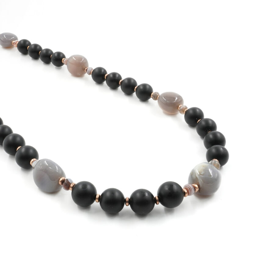 Collana con agata nera, grigia, botswana, ematite e chiusura in argento 925‰
