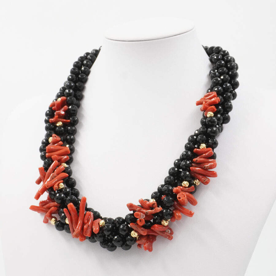 Collana Multifilo con agata nera, corallo e chiusura in argento 925 – Dorato