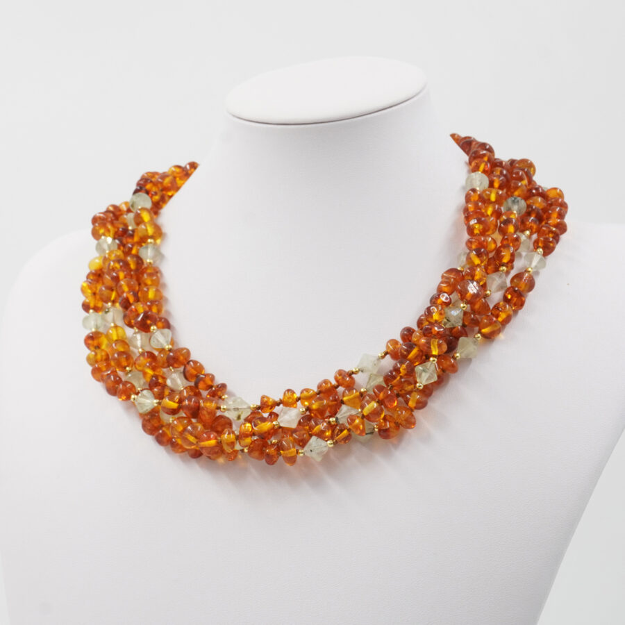 Collana Multifilo con sassi di ambra e trottole di quarto rutilato verde e chiusura in ambra