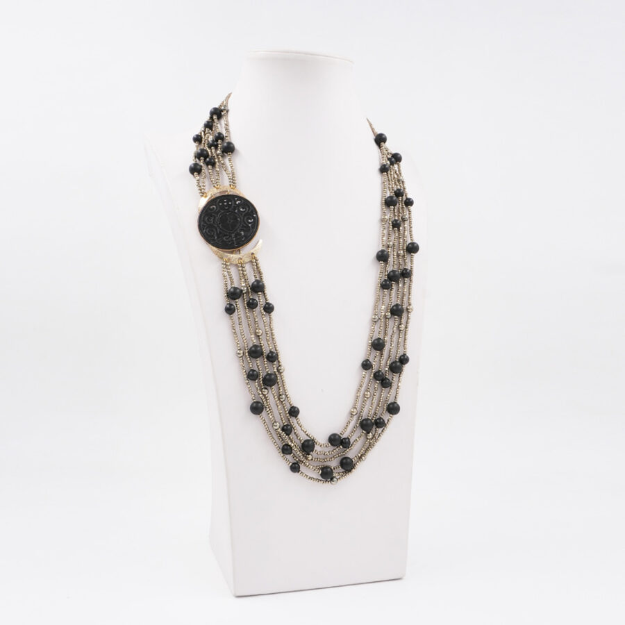 Collana Multifilo con agata nera, ematite e piastra di agata nera incisa in chiusura argento 925 – Dorato