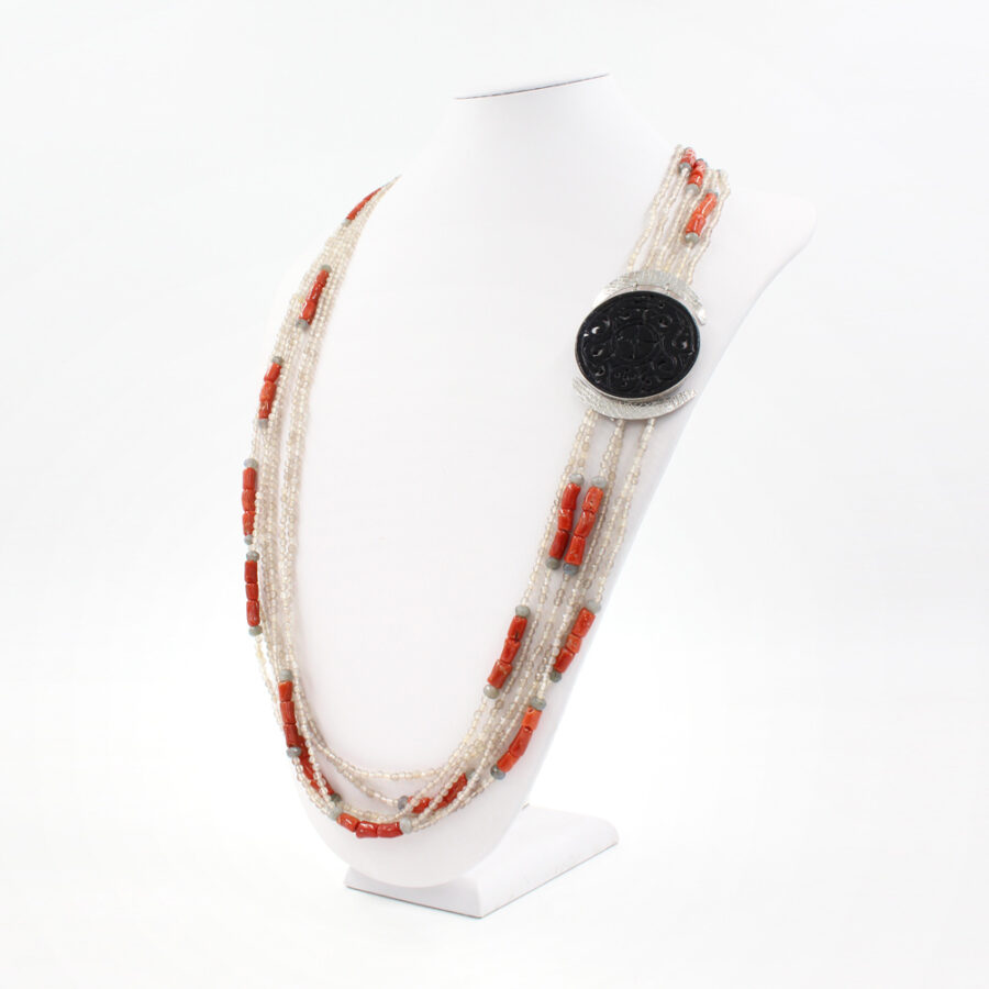 Collana Multifilo con agata grigia, labradorite, corallo e piastra di agata nera incisa in chiusura argento 925‰ - Rodiato