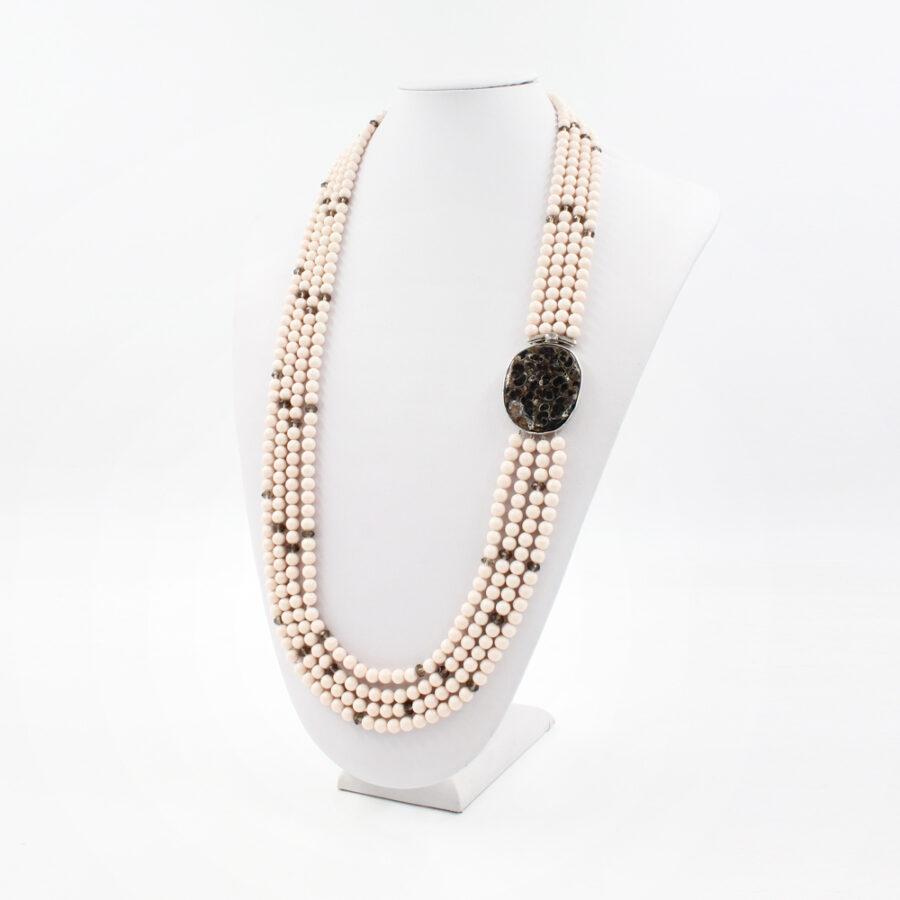 Collana Multifilo con pasta di corallo rosa, quarzo fumè e elemento di diaspro in chiusura in argento 925‰