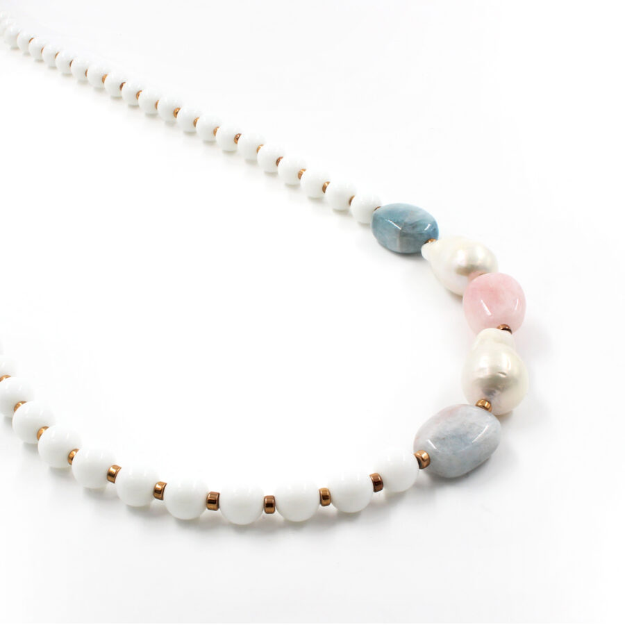 Collana in agata bianca, berillo, ematite e perle