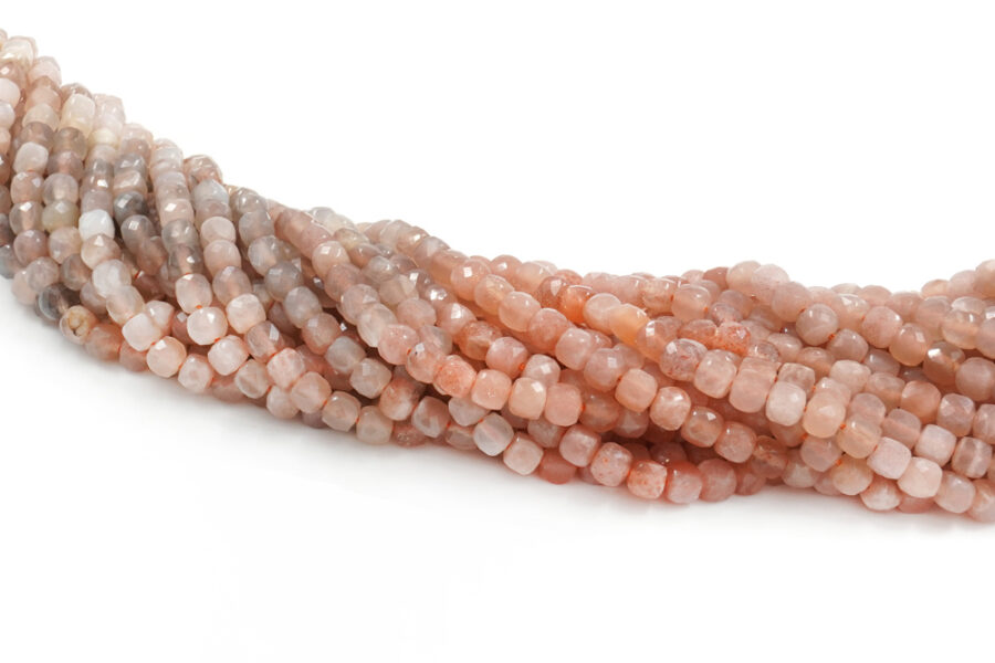 Moonstone rosa multicolor fili cubi sfaccettati 5mm