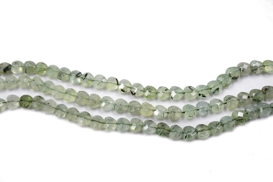 Quarzo verde tormalinato fili cuori sfaccettati 8mm