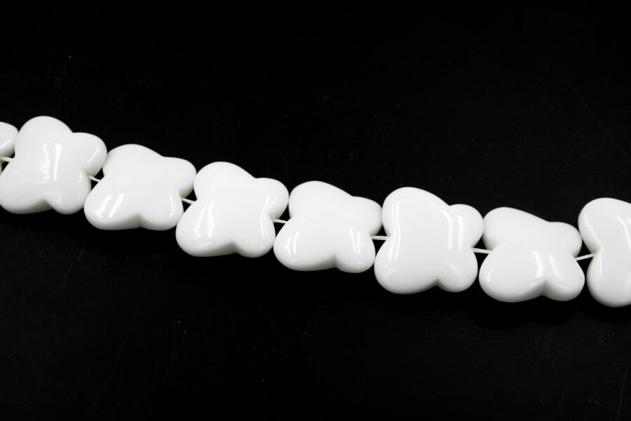agata bianca fili farfalle 33x30mm