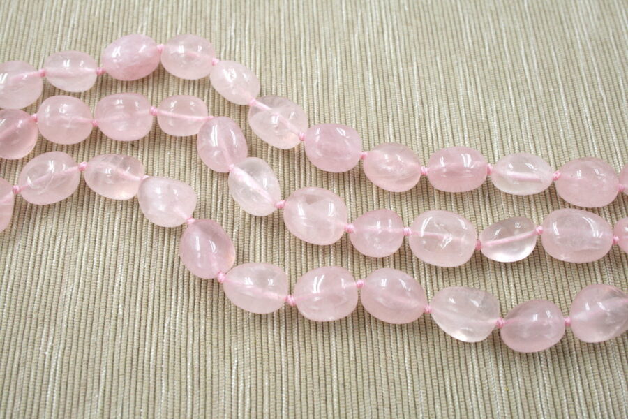 Quarzo rosa fili sassi 16x12mm