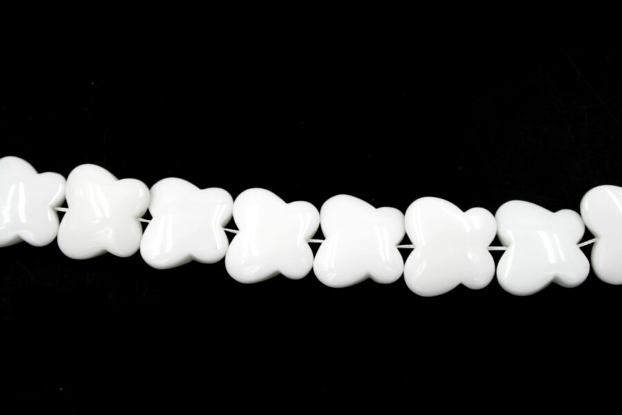 agata bianca fili farfalle 33x30mm - immagine 2