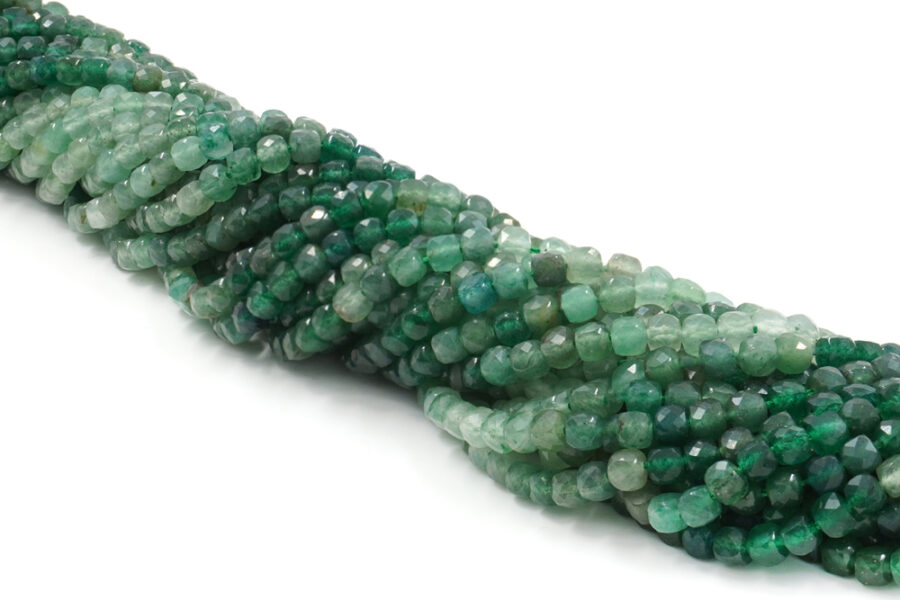 Quarzo Verde fili cubi sfaccettati 5mm
