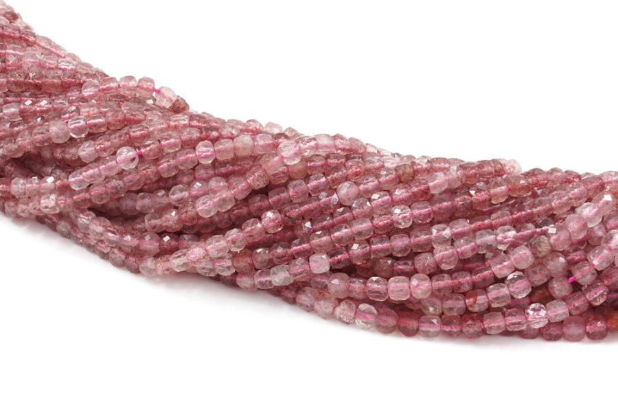 Quarzo Fragola fili cubi sfaccettati 4mm