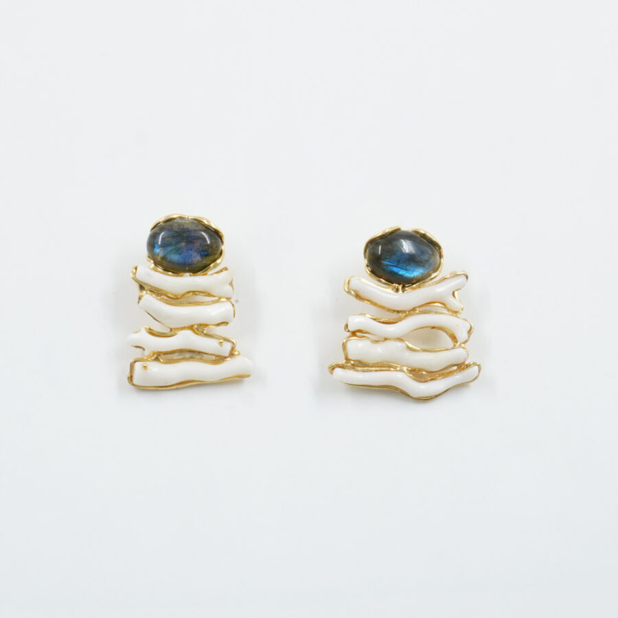 Orecchini in argento 925 con labradorite, corallo bianco – Dorato