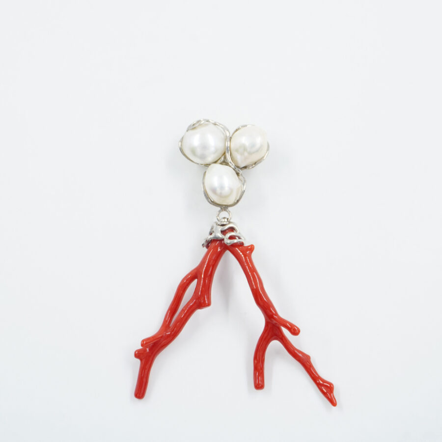 Pendente in argento 925 con perle e ramo di corallo – Platinato
