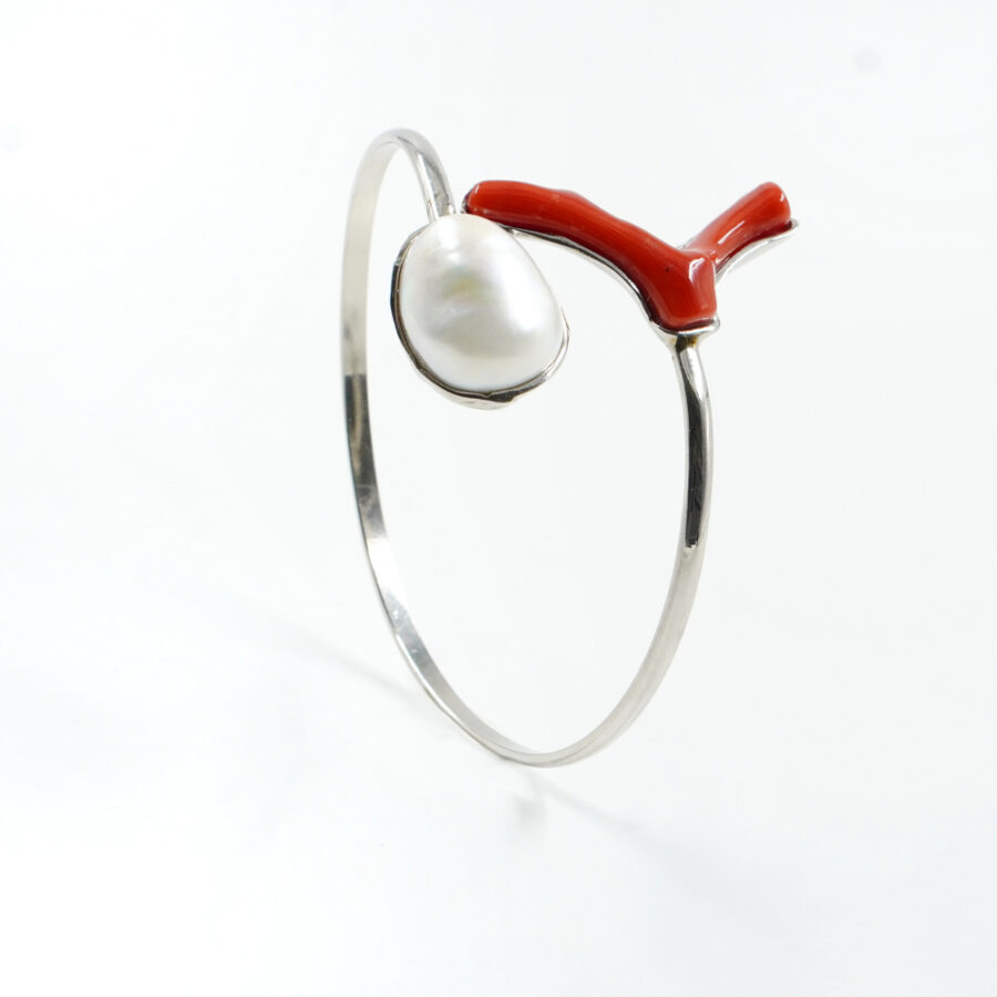 Bracciale rigido in argento 925 con perla, ramo corallo – Platinato