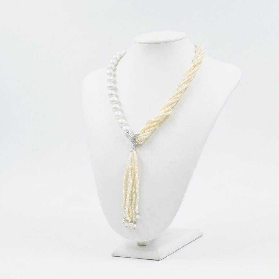 Collana Multifilo con perle, elemento in ottone con zirconi, chiusura in argento 925 – Rodiato