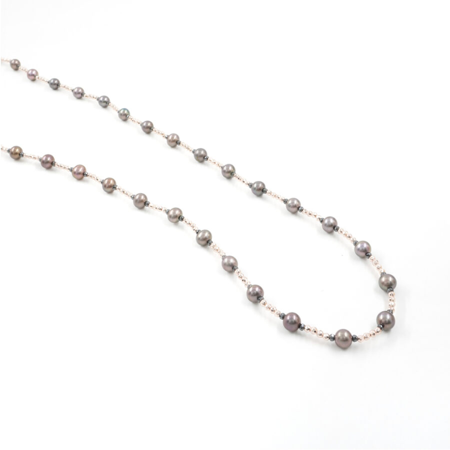 Collana con ematite, perla, chiusura in argento 925 – Rodiato