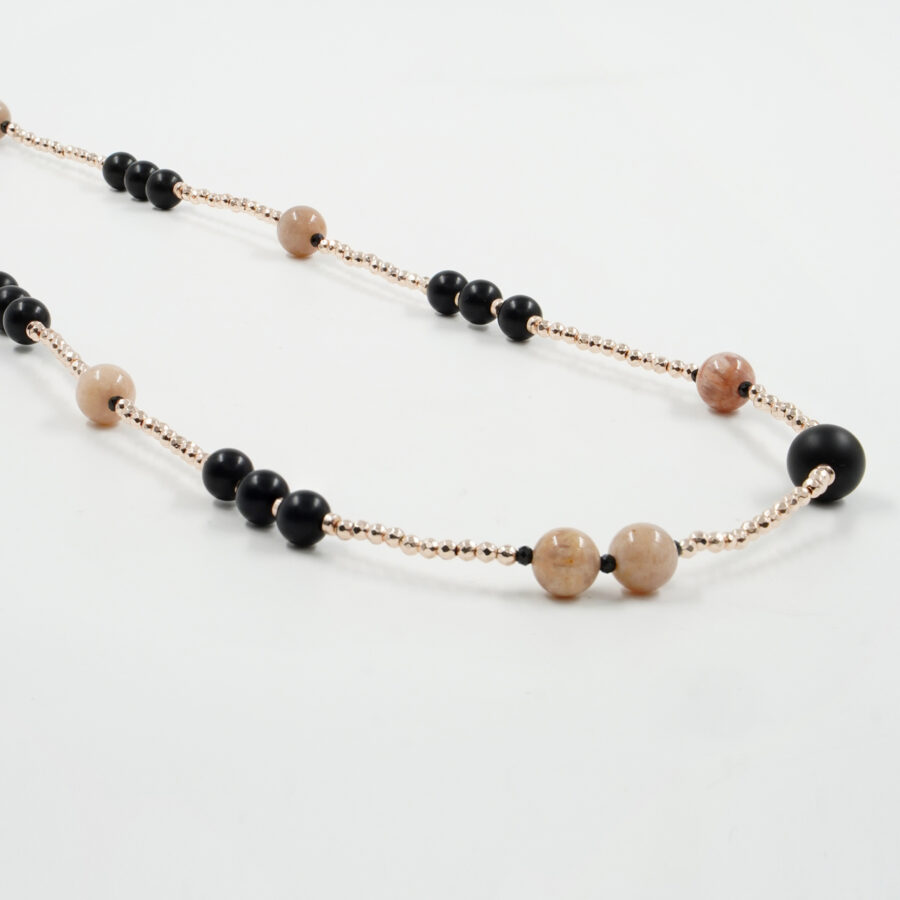 Collana con ematite, agata nera satinata, pietra del Sole, spinello nero, chiusura in argento 925 – Rosato