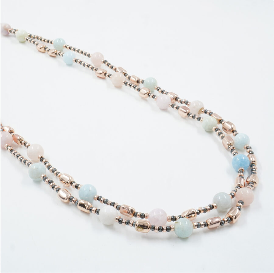 Collana Multifilo con ematite, berillo, elemento in ottone zirconato