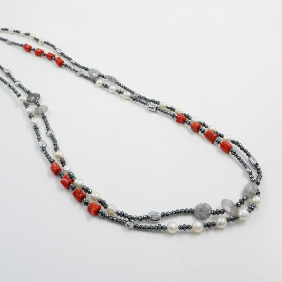 Collana Multifilo con ematite, quarzo grigio, cianite, corallo, perla