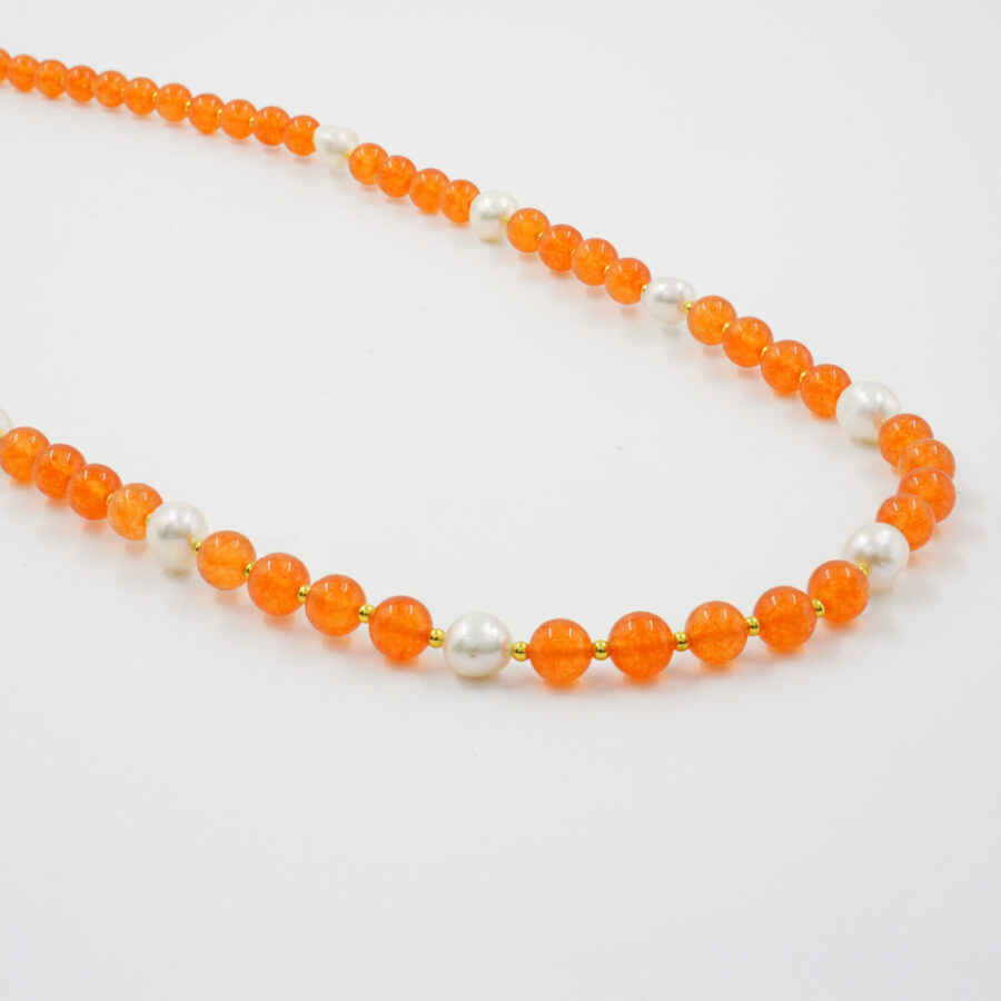 Collana con giada arancio tinta, perla, ematite, chiusura in argento 925 – Dorato
