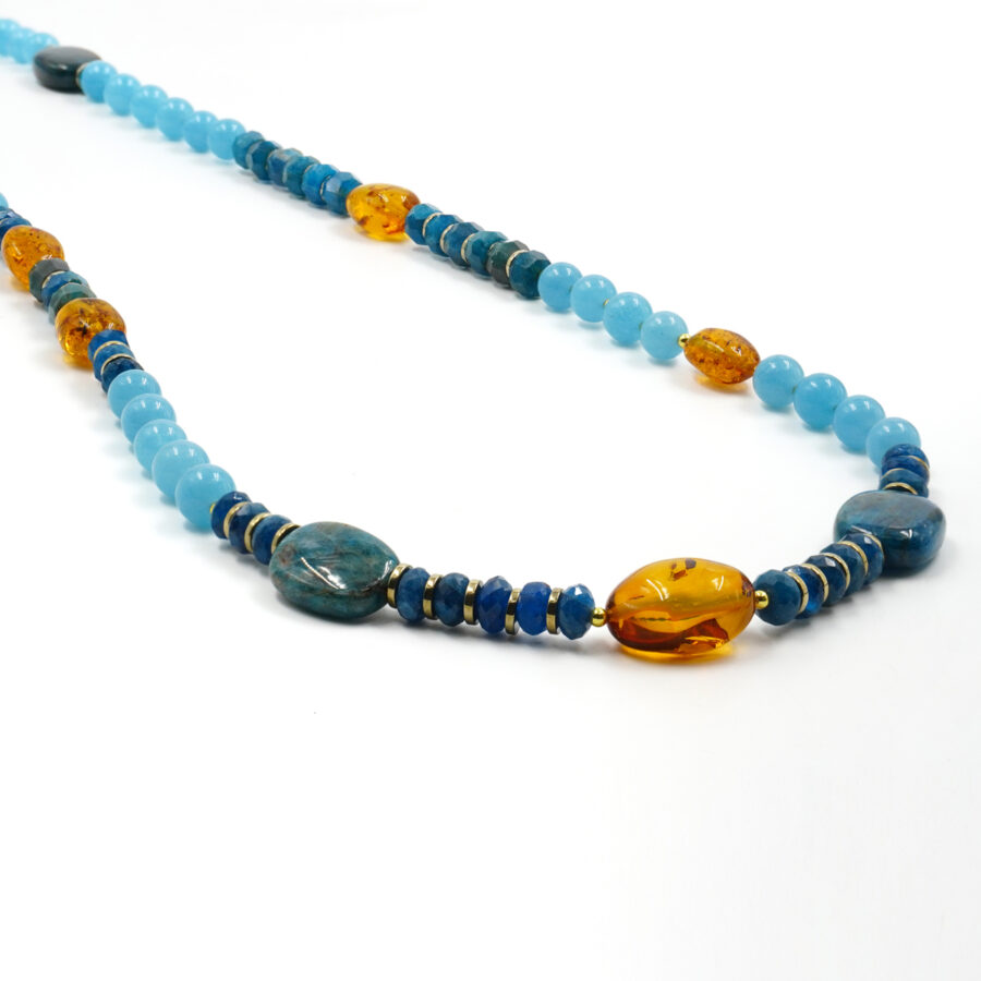 Collana con quarzo spugna azzurro, apatite, ambra, ematite, chiusura in argento 925 – Dorato