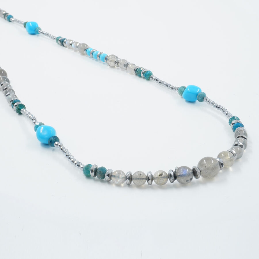 Collana con ematite, apatite, pasta di turchese, labradorite, chiusura in argento 925 – Rodiato