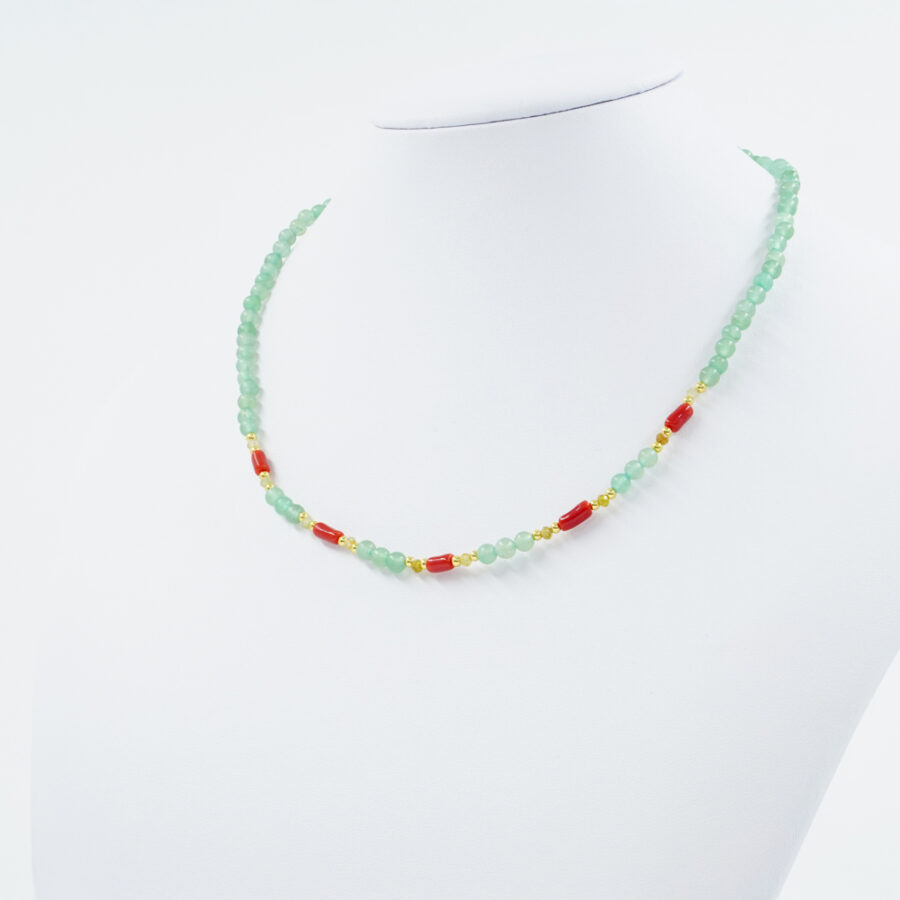 Collana con avventurina, corallo, granato verde, ematite, chiusura in argento 925 – Dorato