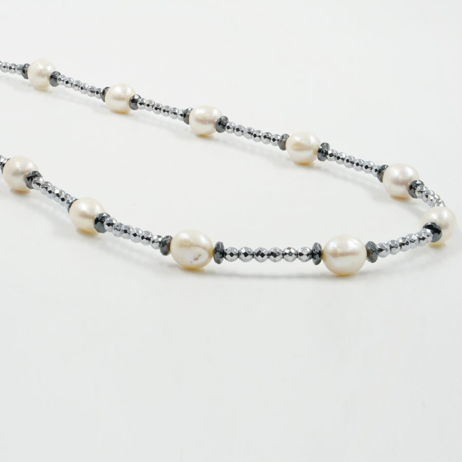 Collana con ematite, perla, chiusura in argento 925 – Rodiato