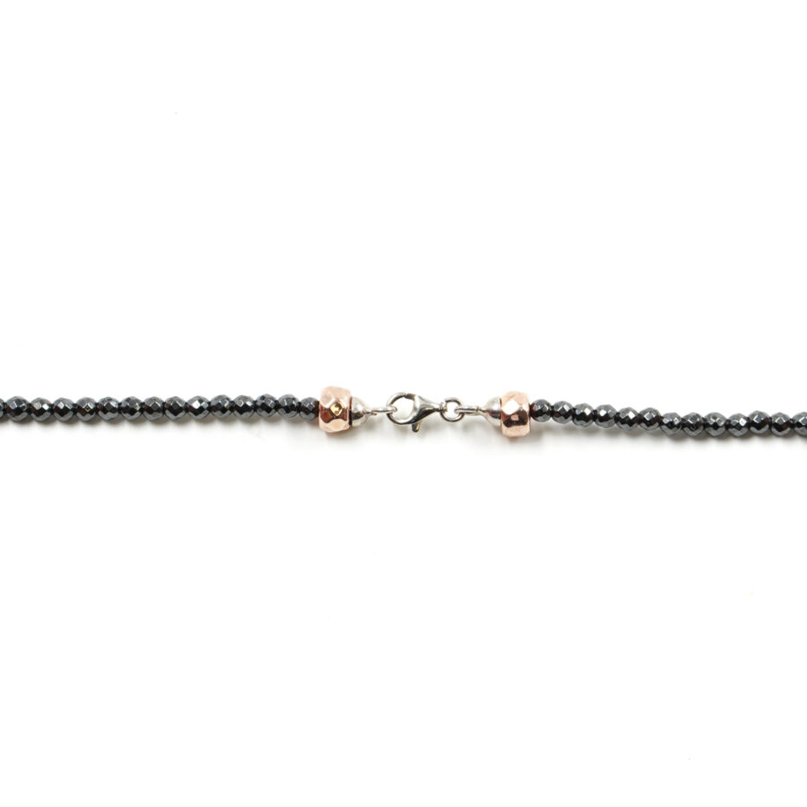 Collana con ematite, perla, chiusura in argento 925 – Rodiato - immagine 4