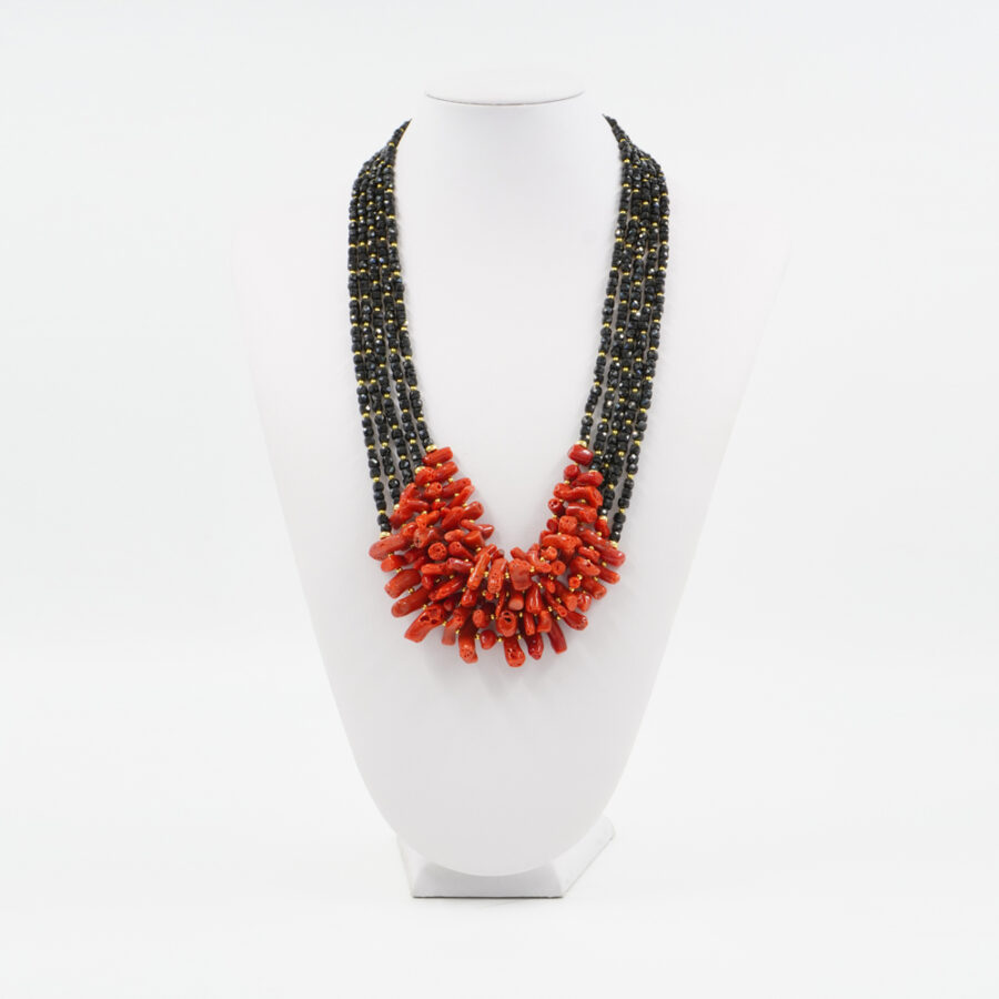 Collana Multifilo con spinello nero, corallo, ematite, chiusura in argento 925 – Dorato - immagine 2