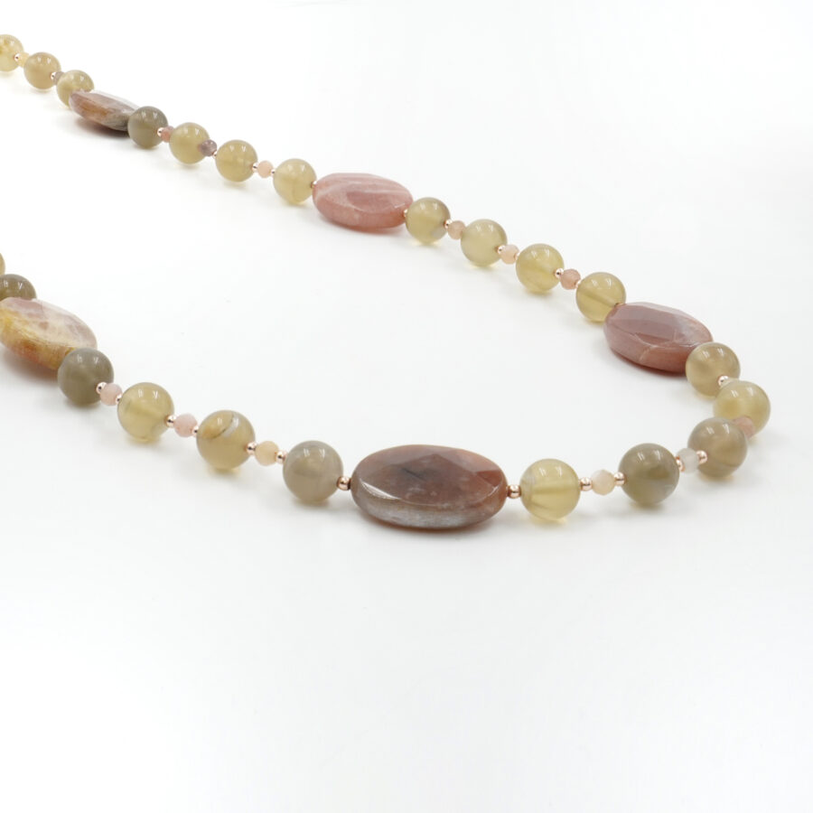 Collana con pietra di Luna grigia, pietra del Sole, ematite, chiusura in argento 925 – Rosato
