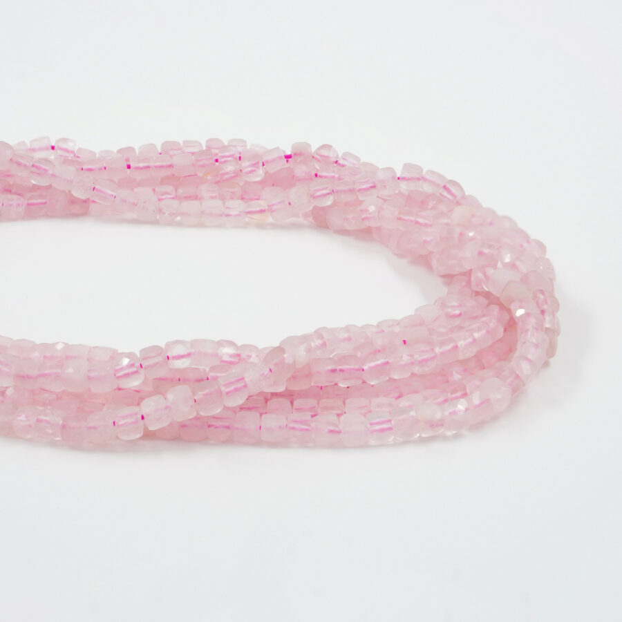 Quarzo rosa fili cubi sfaccettati 4mm
