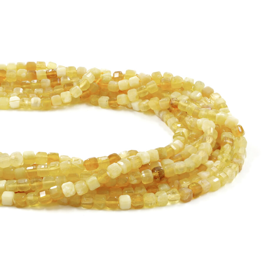 Opale giallo fili cubi sfaccettati 4mm