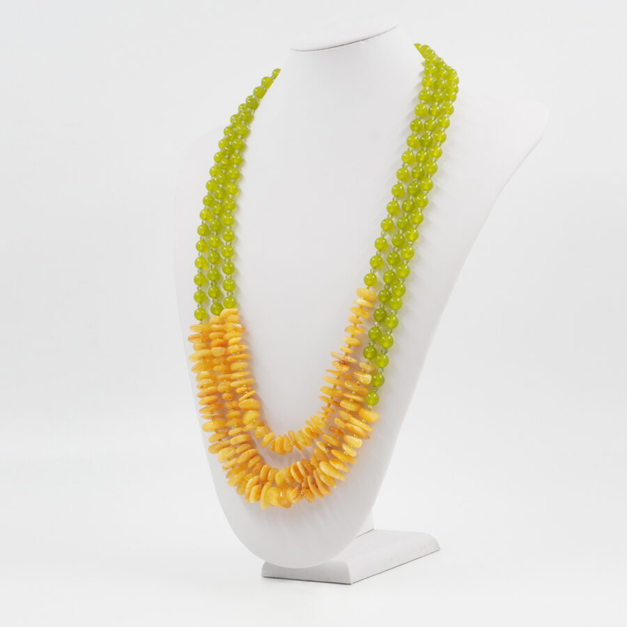 Collana Multifilo con giada tinta verde, ambra gialla, peridoto, ematite, chiusura in argento 925 – Dorato