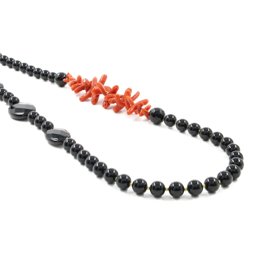 Collana con agata nera, corallo, ematite, chiusura in argento 925 – Dorato