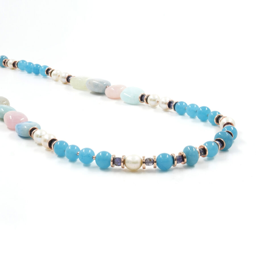Collana con quarzo spugna azzurro, berillo, iolite, perla, ematite, chiusura in argento 925 - Rosato