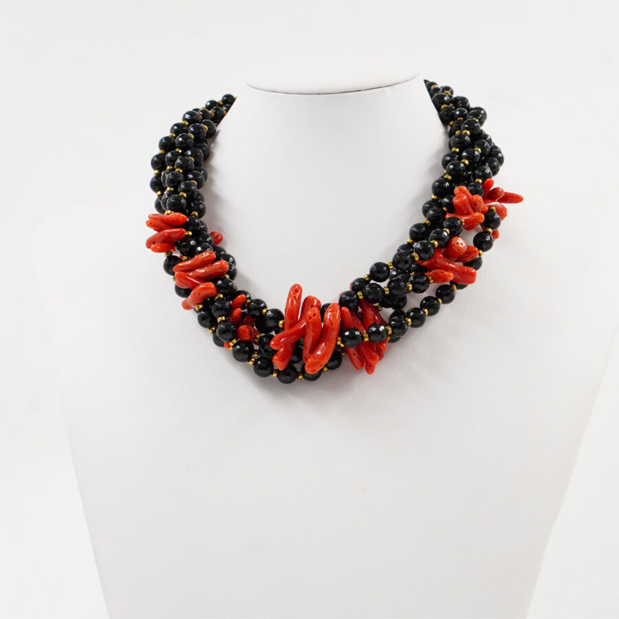 Collana Multifilo con agata nera, corallo, ematite, chiusura in argento 925 - Dorato