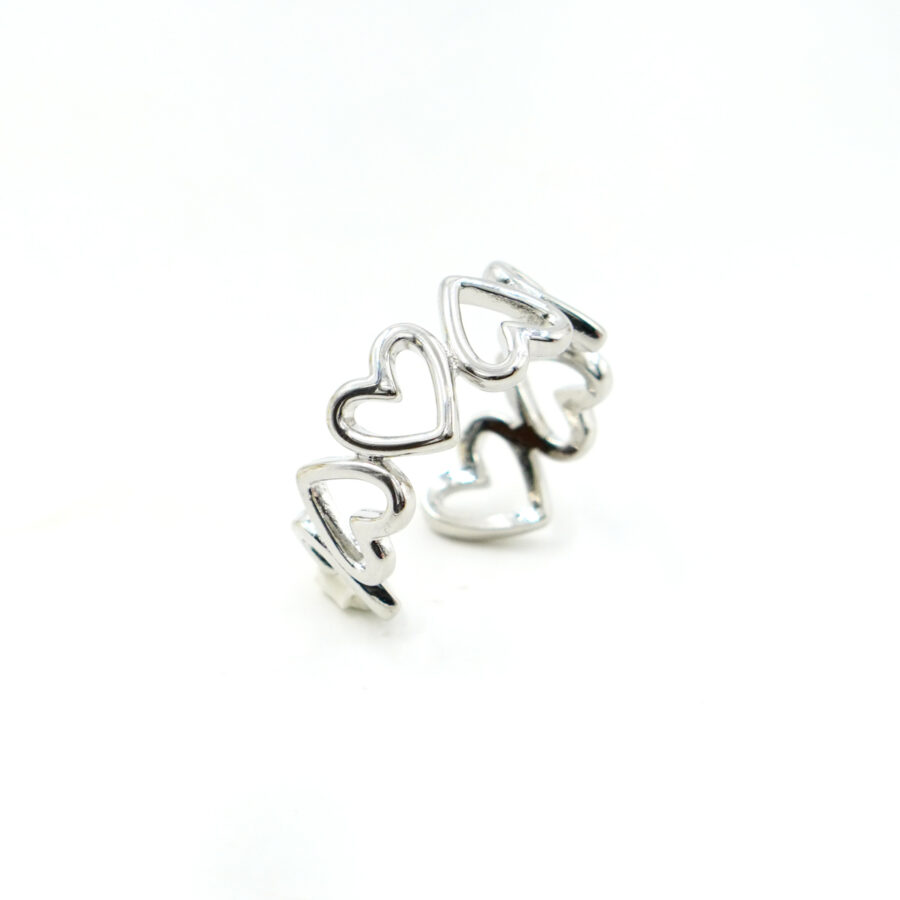 Anello fascia con cuori traforati