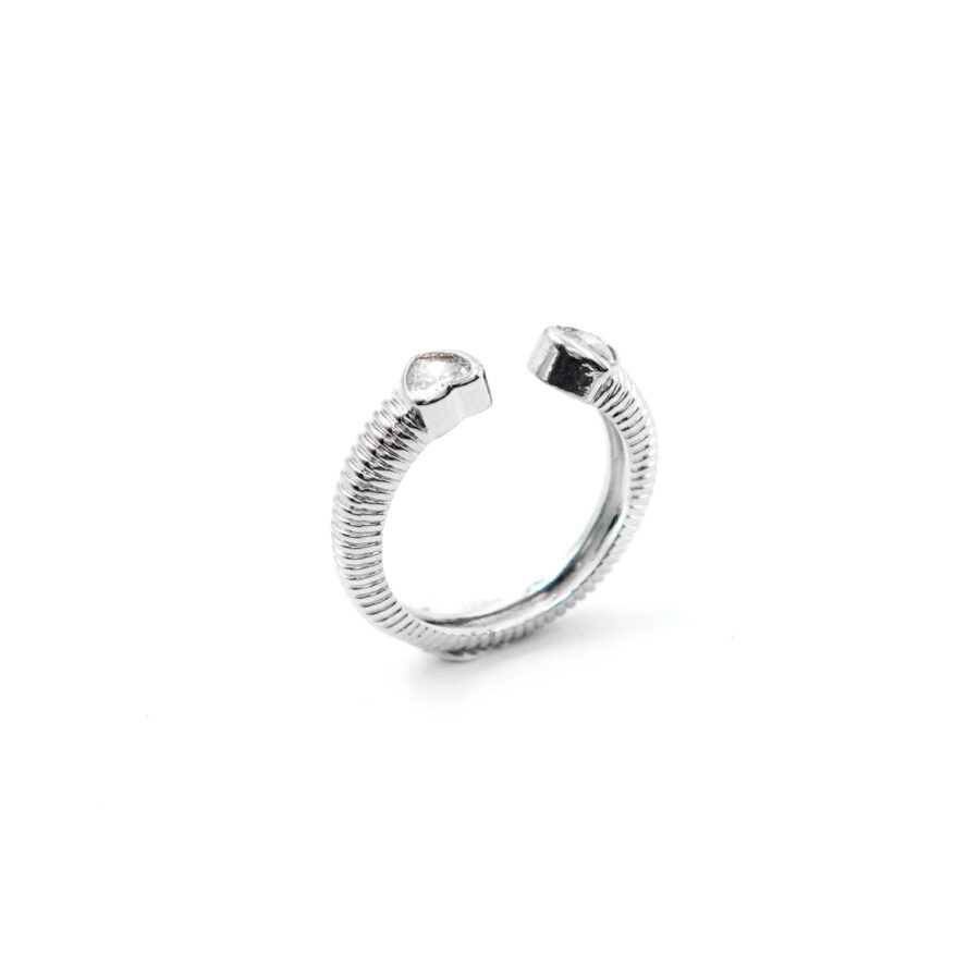 Anello contrarier con zirconi a cuore bianchi