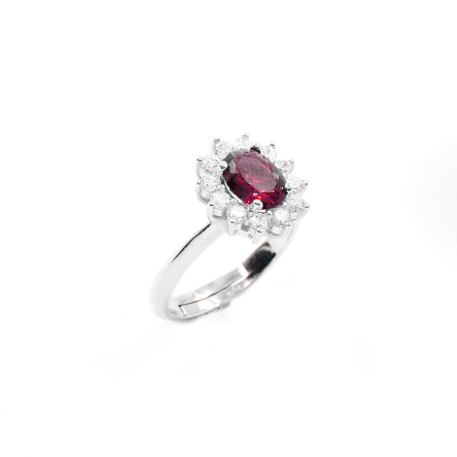 Anello in argento 925 con zircone ovale rosso e giro di zirconi bianchi - Rodiato
