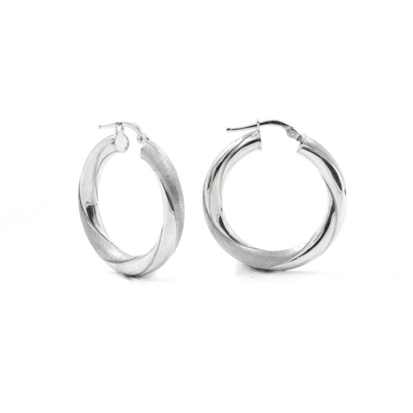 Orecchini cerchio a spirale satinato in argento 925 a baionetta 28mm – Rodiato
