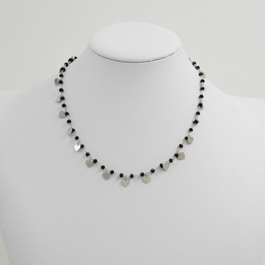 Collana ammagliata in argento 925 con agata nera ed elementi cuore – Rodiato